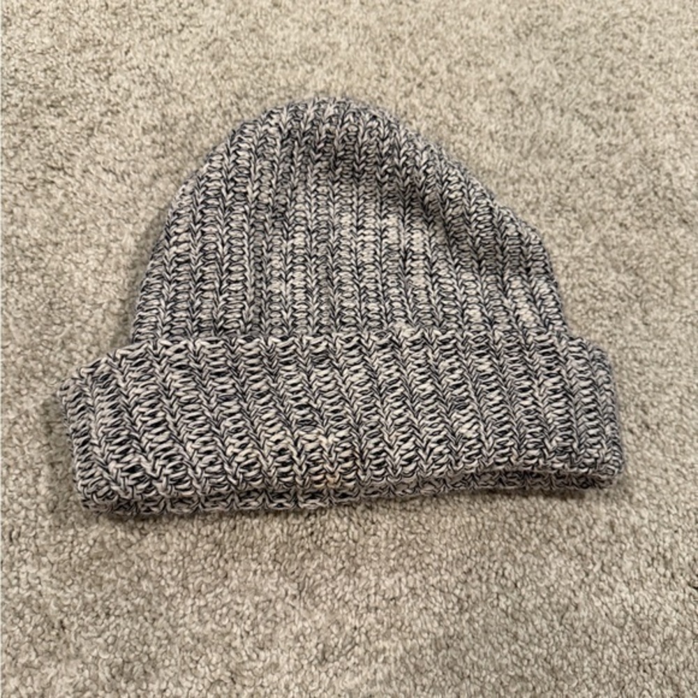 Love Your Melon Women's Beanie Minnesota Knit Hat Winter Cream Black USA‎ Made